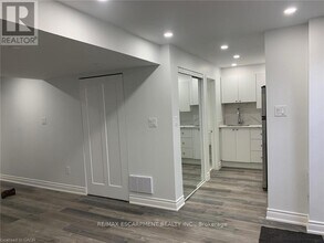 1005 Farmstead Dr in Milton, ON - Building Photo - Building Photo