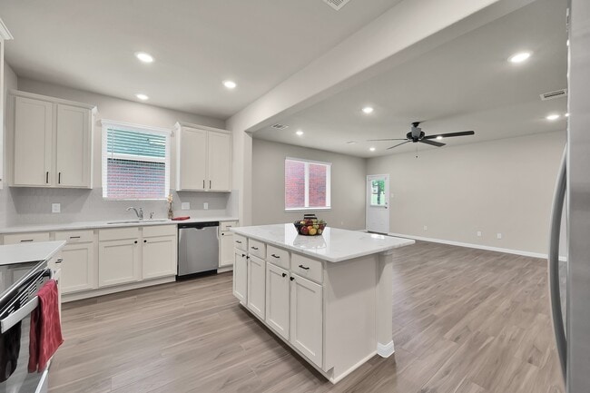 property at 3346 Torrey Pines Dr