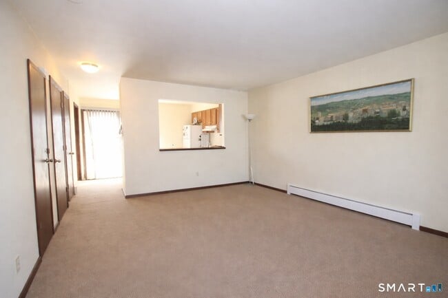 34 James St in Danbury, CT - Building Photo - Building Photo