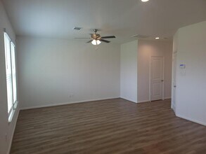 1037 Tillman Ln in East Bernard, TX - Building Photo - Building Photo