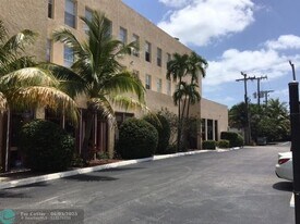2716 S Dixie Hwy in West Palm Beach, FL - Building Photo