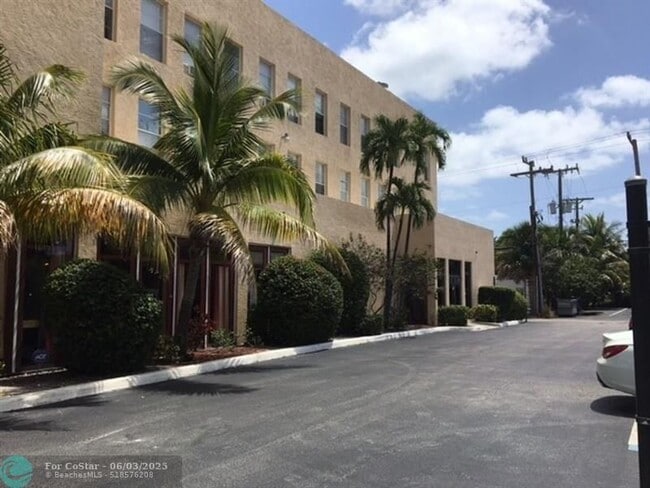 property at 2716 S Dixie Hwy
