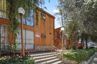 10810 Sarah St in Los Angeles, CA - Building Photo - Building Photo