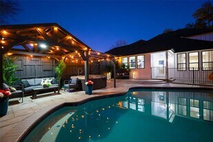 529 Pebblecreek Dr in Garland, TX - Building Photo