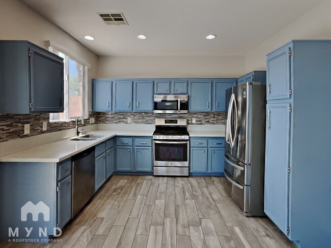 7635 Avila Beach Ave in Las Vegas, NV - Building Photo - Building Photo