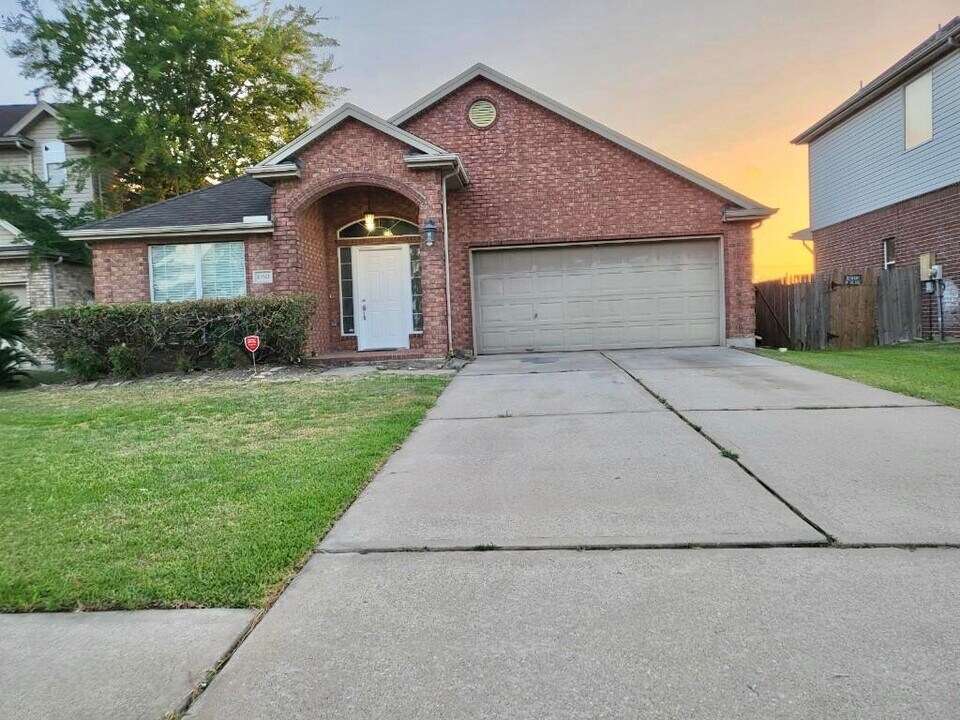 10611 Sunswept Fields Ln in Houston, TX - Building Photo