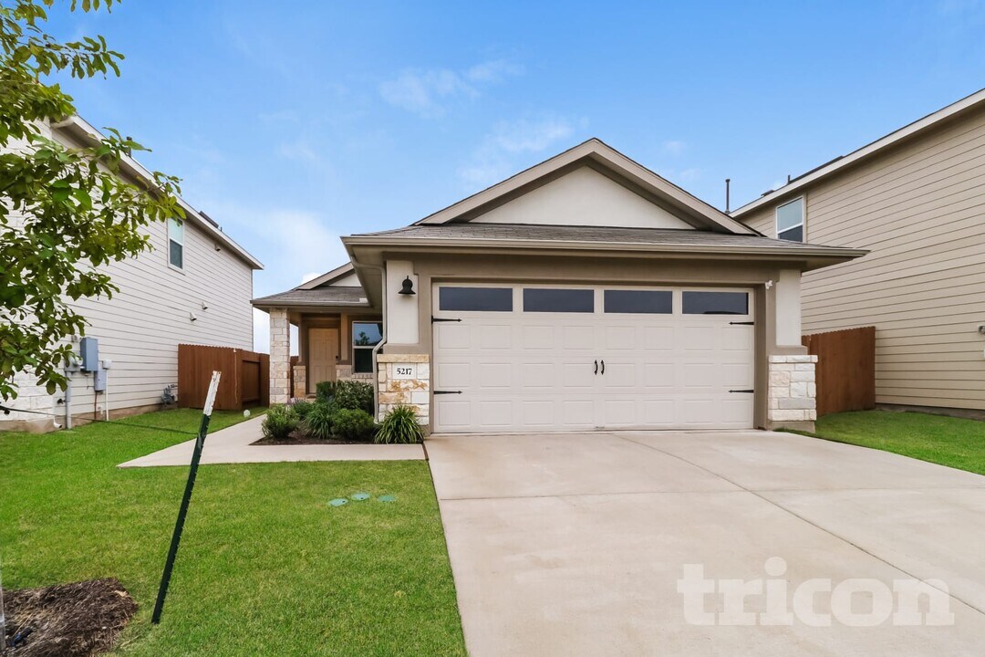 5217 Sidesaddle Dr in Georgetown, TX - Building Photo