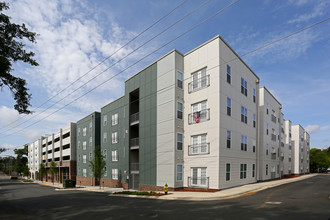 The Luxe on West Call in Tallahassee, FL - Building Photo - Building Photo