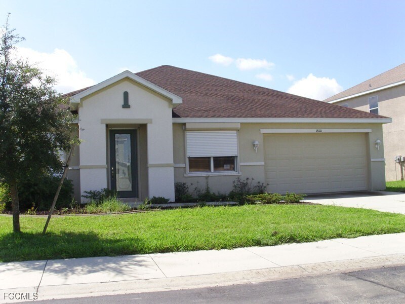 18110 Star Jasmine Ct in Lehigh Acres, FL - Building Photo