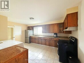 58 Broderick Ave in Thorold, ON - Building Photo - Building Photo
