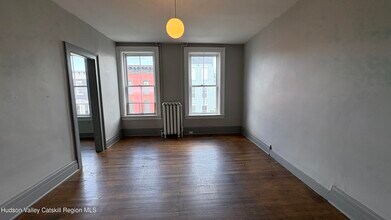 527 Columbia St in Hudson, NY - Building Photo - Building Photo