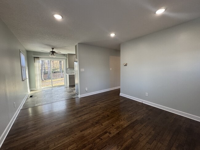 142 Cardinal Rd in Jacksonville, NC - Building Photo - Building Photo