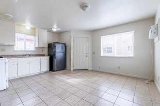 1435 Nadine Ave in Modesto, CA - Building Photo - Building Photo