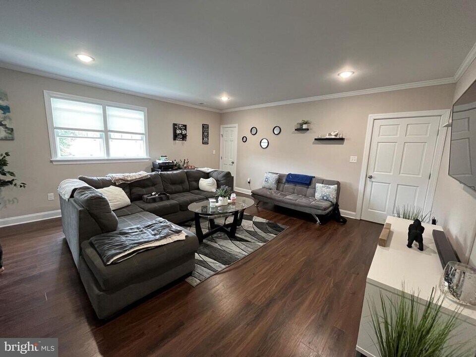 711 Yardley Commons in Yardley, PA - Building Photo