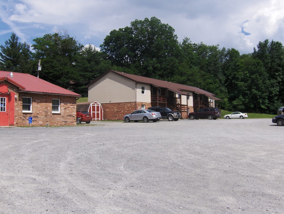 1121 Beverly Pike in Elkins, WV - Building Photo