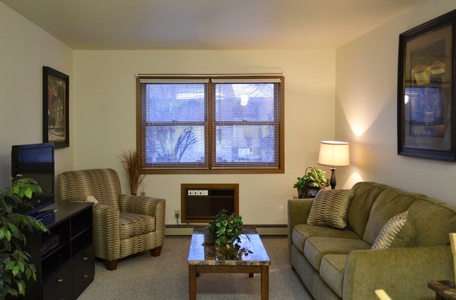 Sheboygan Regency House for Seniors 55+ in Sheboygan, WI - Foto de edificio - Building Photo