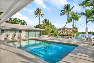 250 Knollwood Dr in Key Biscayne, FL - Building Photo - Building Photo