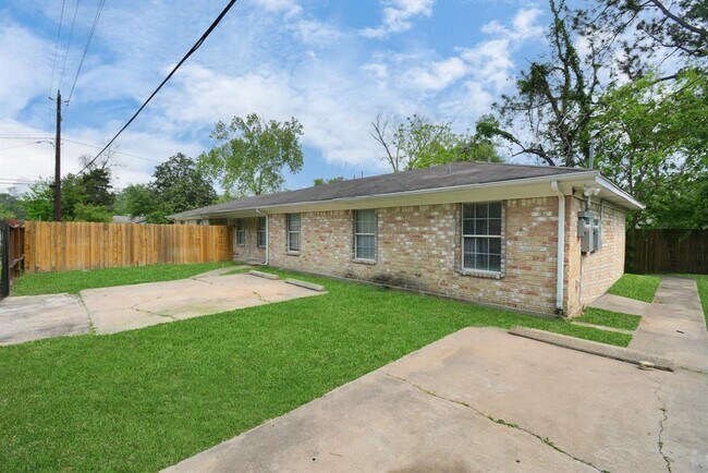 8622 Elbert St-Unit -B in Houston, TX - Building Photo - Building Photo