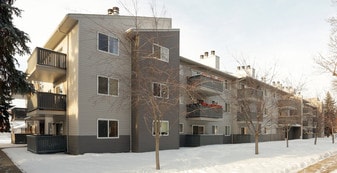 10838 108 St in Edmonton, AB - Building Photo