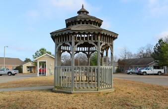 Park at Whispering Pines in Conway, AR - Building Photo - Building Photo