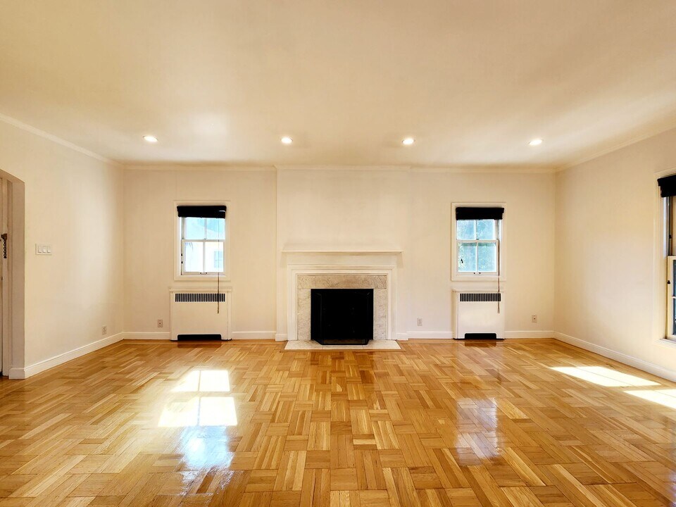 135 Arroyo Ct in San Mateo, CA - Building Photo