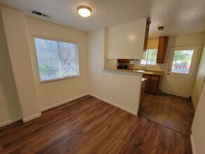 2055 Amanda Way in Chico, CA - Building Photo - Building Photo