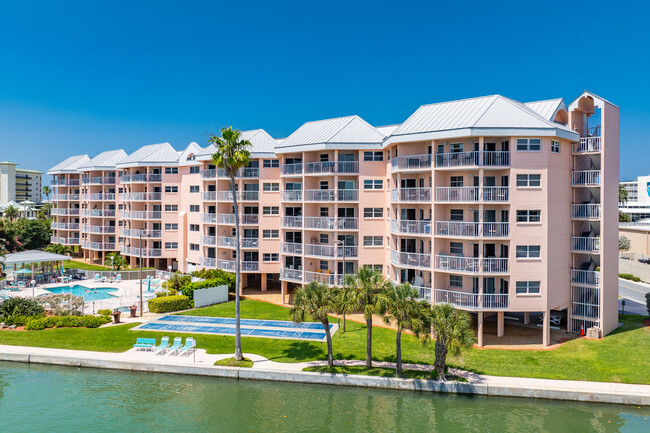 Sunrise Resort in St Pete Beach, FL - Building Photo - Building Photo