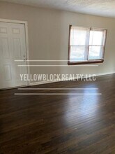 8661 Sleepy Hollow Rd in Kansas City, MO - Building Photo - Building Photo