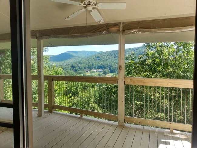 355 Saddle Back Cir in Dillard, GA - Foto de edificio - Building Photo