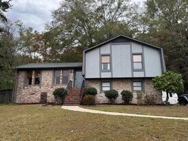 409 Crosscreek Cir in Pelham, AL - Building Photo