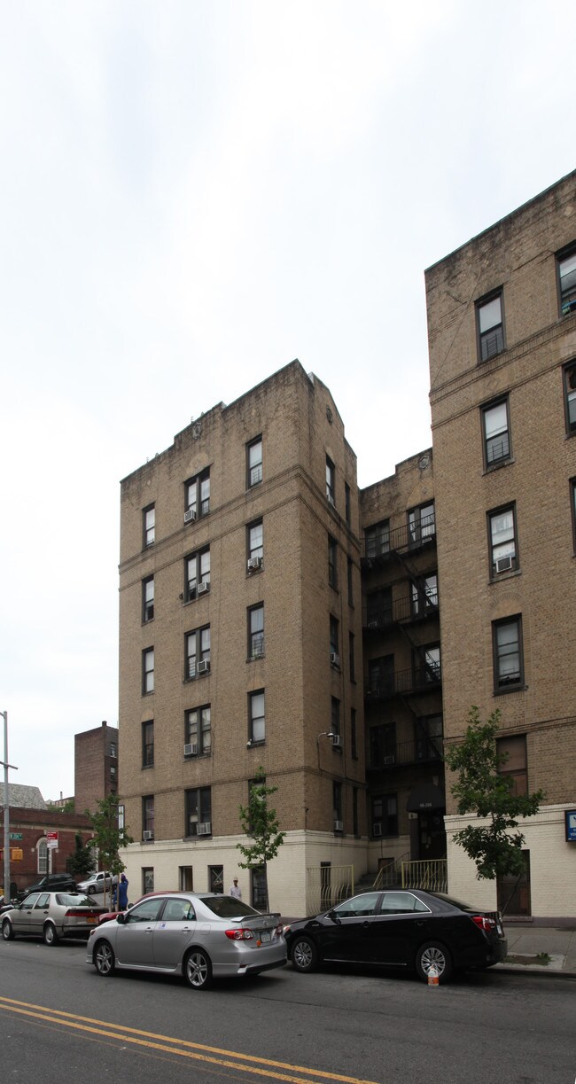 98-104 Vermilyea Ave in New York, NY - Building Photo - Building Photo