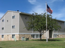 Sahlman Townhouses West in Cloquet, MN - Foto de edificio - Building Photo