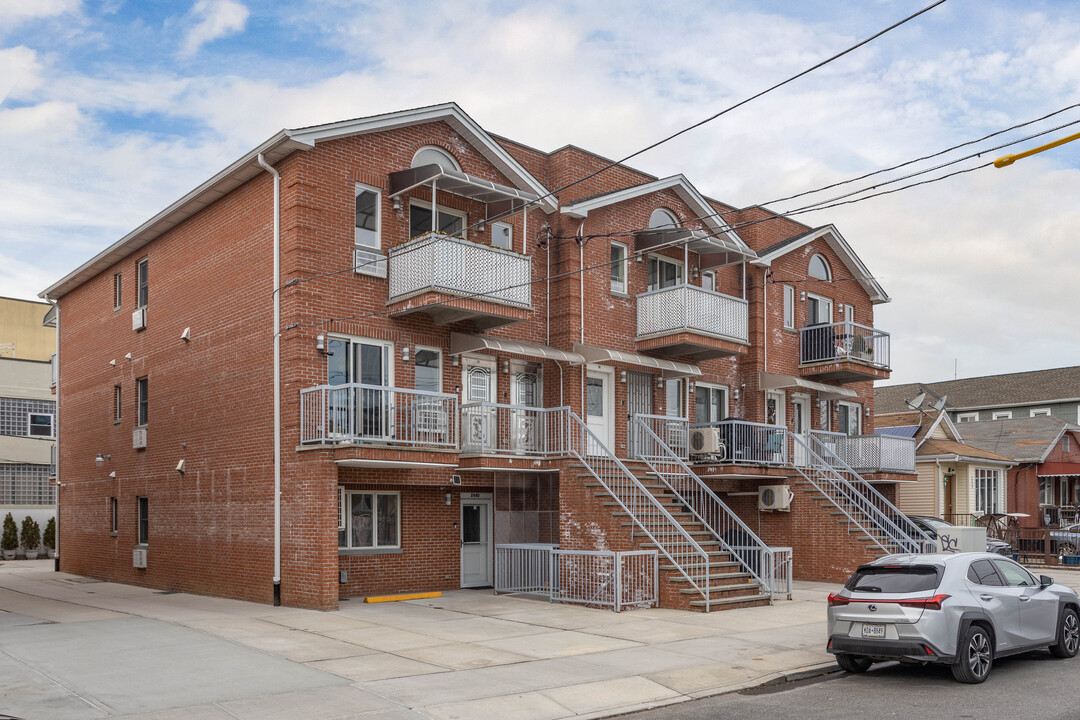 2438 E 11th St in Brooklyn, NY - Building Photo