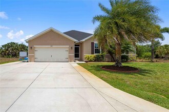 15889 Viscount Cir in Port Charlotte, FL - Building Photo - Building Photo