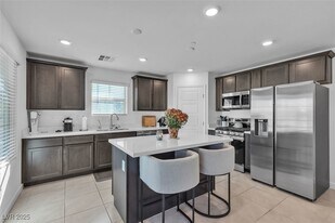 901 Jigglypuff Pl in Henderson, NV - Building Photo