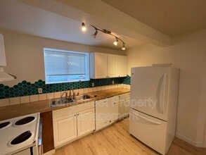 4848 SE Bybee Blvd in Portland, OR - Foto de edificio - Building Photo