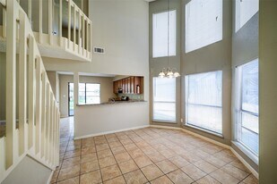 10731 Staghill Dr in Houston, TX - Building Photo