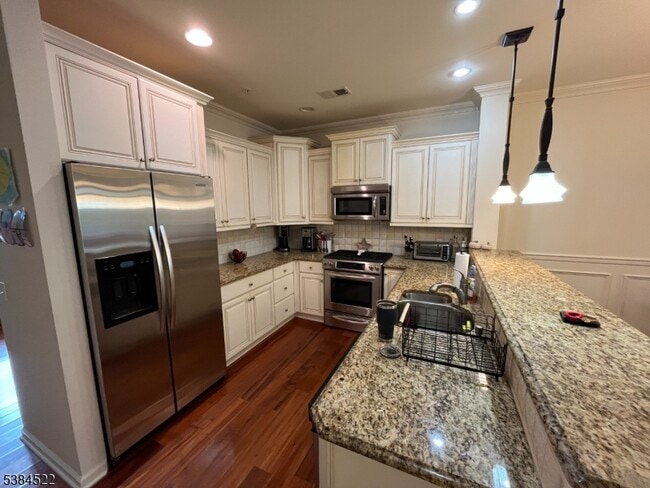 116 River Place in Butler, NJ - Building Photo - Building Photo