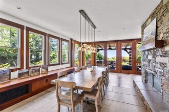 16 Old Field Woods Rd in East Setauket, NY - Foto de edificio - Building Photo