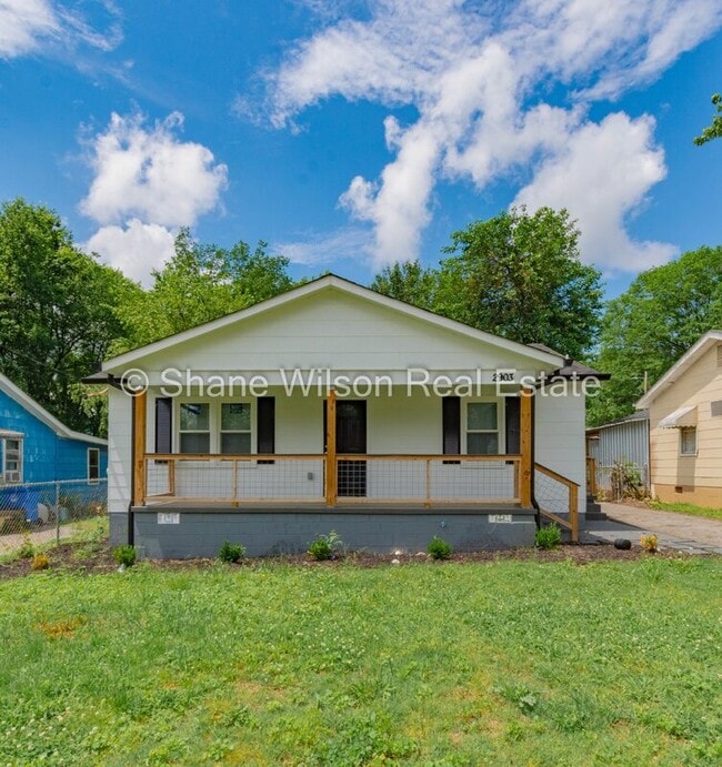 property at 2903 S Hawthorne St