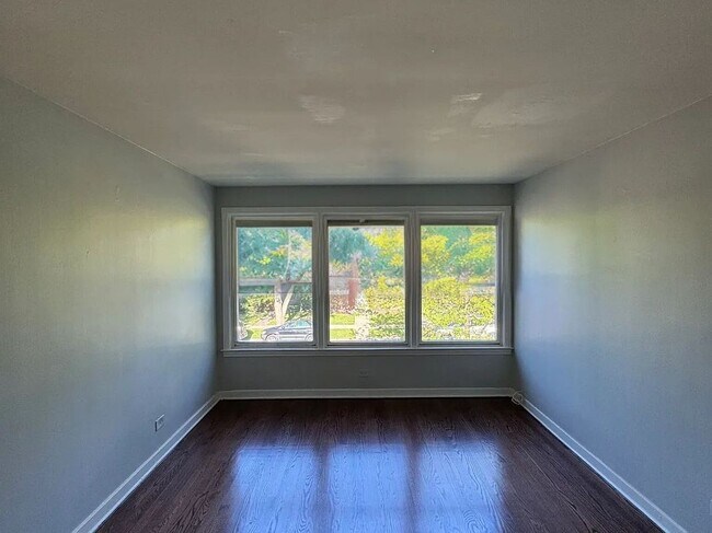 8957 Lamon Ave in Skokie, IL - Foto de edificio - Building Photo