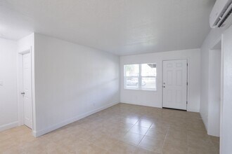 1827 Larkin Ave in Orlando, FL - Building Photo - Building Photo