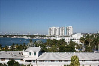 1 Century Ln in Miami Beach, FL - Building Photo - Building Photo