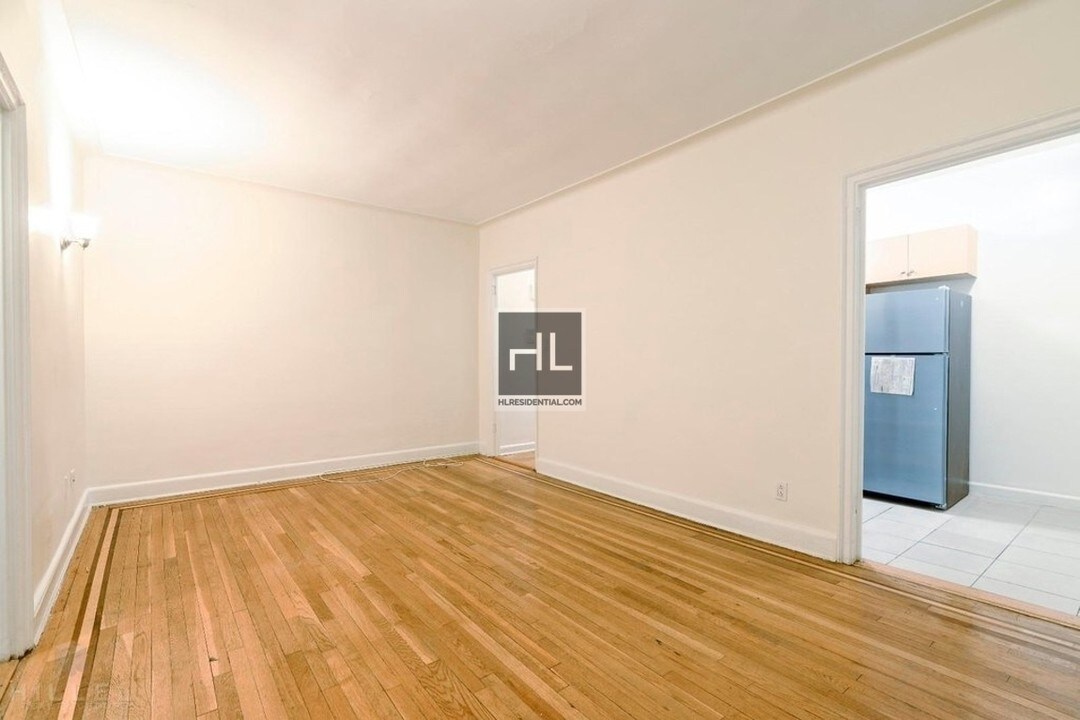 47-06 45th St-Unit -C4 in Queens, NY - Building Photo