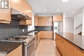 532 Tenor Rdg in Ottawa, ON - Building Photo - Building Photo