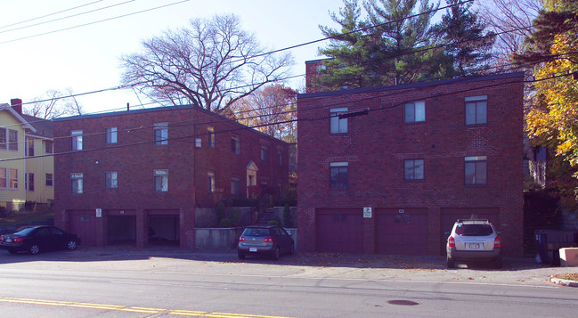 425-429 Newport Ave in Quincy, MA - Foto de edificio - Building Photo