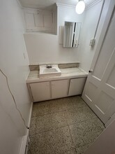 20 Alder St, Unit Apt B in Waterbury, CT - Building Photo - Building Photo