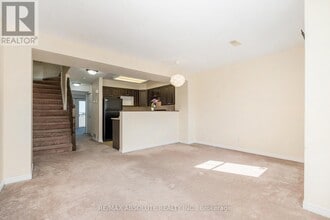 113 Keltie Private in Ottawa, ON - Building Photo - Building Photo