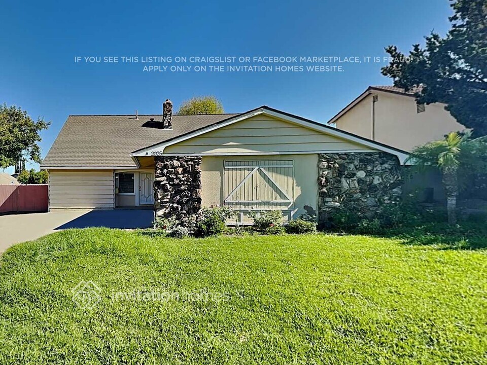 2025 S Main St in Corona, CA - Building Photo