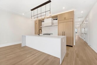 3352 N Ashland Ave in Chicago, IL - Foto de edificio - Building Photo